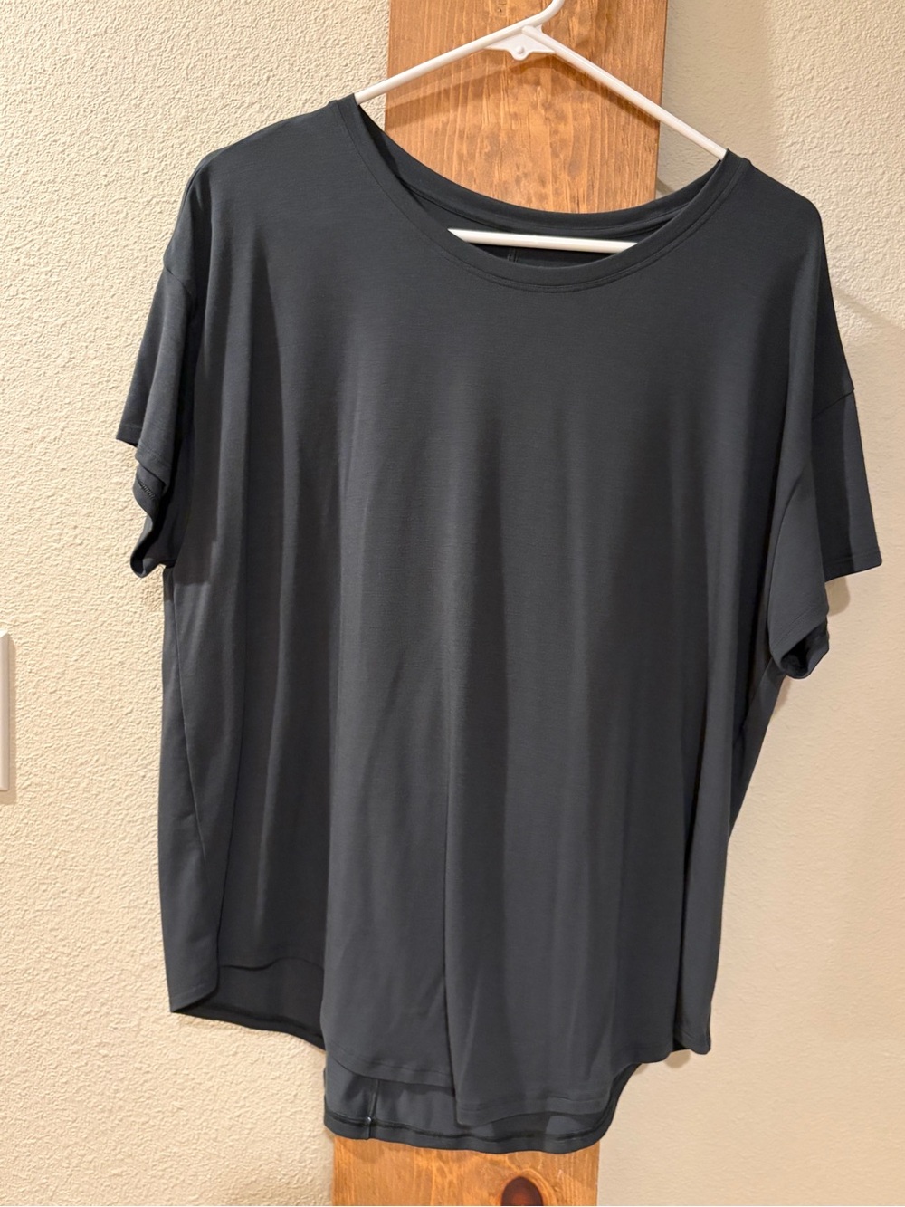 Athleta Short Sleeve Crewneck Tee in dark green